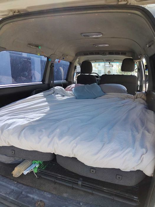 selling hyundai H1 car