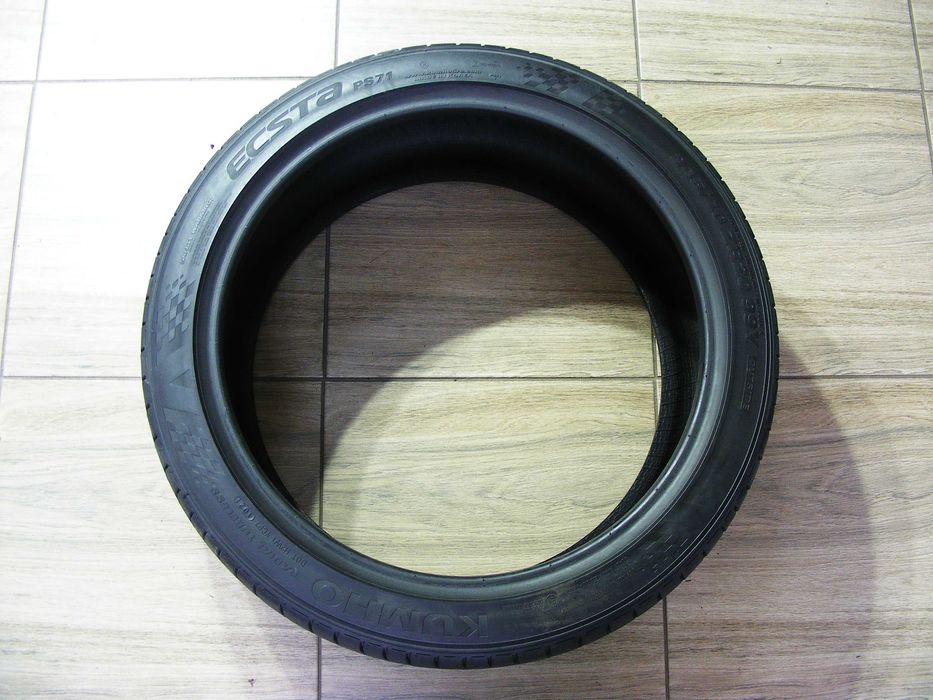 Літня гума 245/40/ZR 20 -4 шт.Kumho Ecsta PS71.