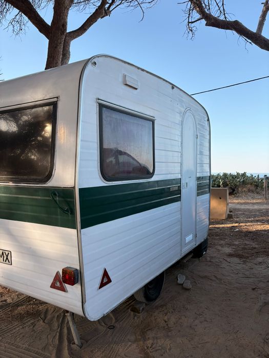 Vende-se caravana