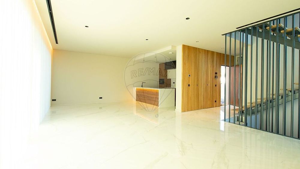 Moradia T4 para venda