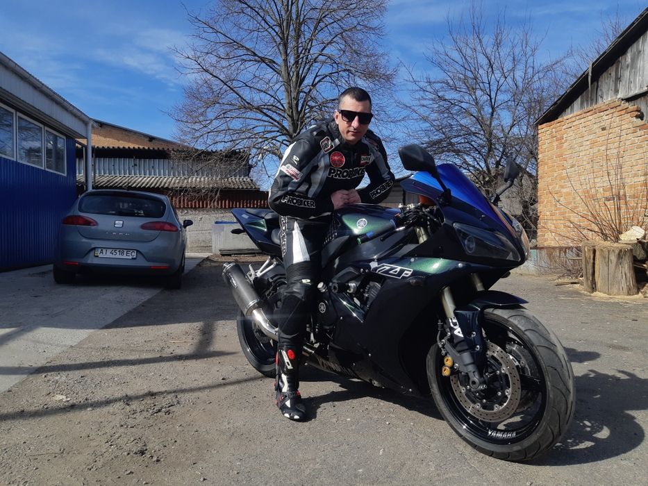 Ямаха yzf r1 2002-03,моделний рік