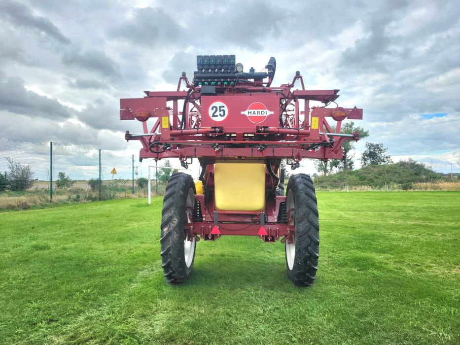 sprzedam opryskiwacz hardi commander 2800