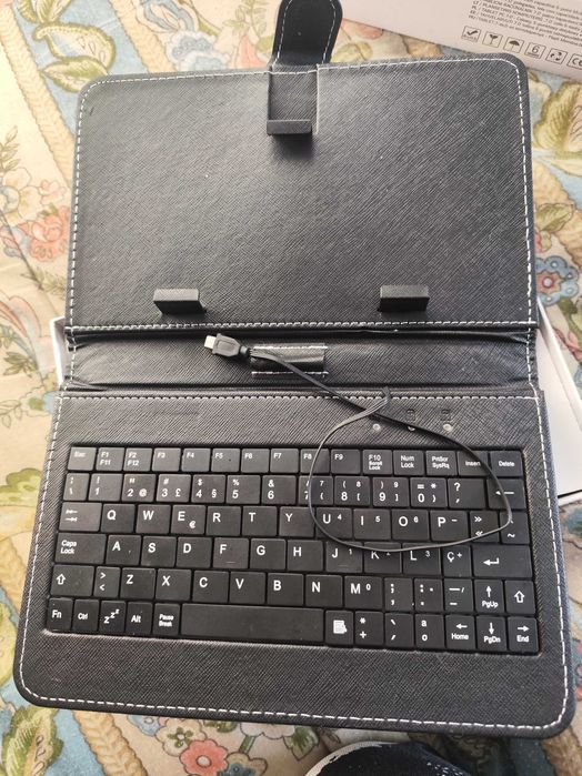 Tablet Smart com teclado e capa novo