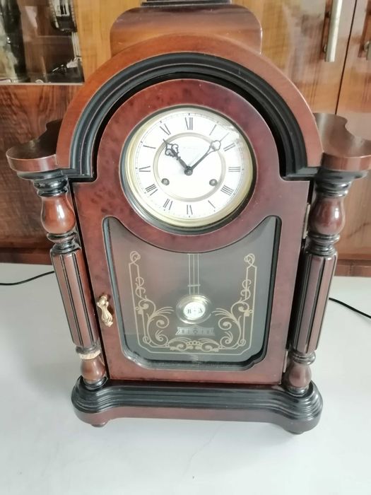 Relógio de pendulo de Mesa/capela Horlsant à Portreal de fabrico Alemão