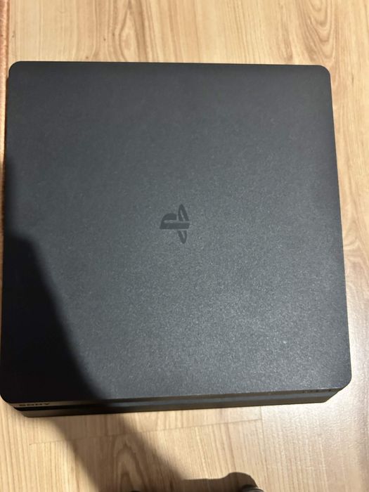 Konsola PlayStation 4 slim