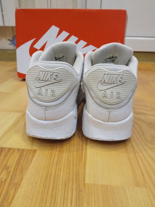 Продам мужские кожаные демисезонные оригинал кроссовки Nike Air max 90