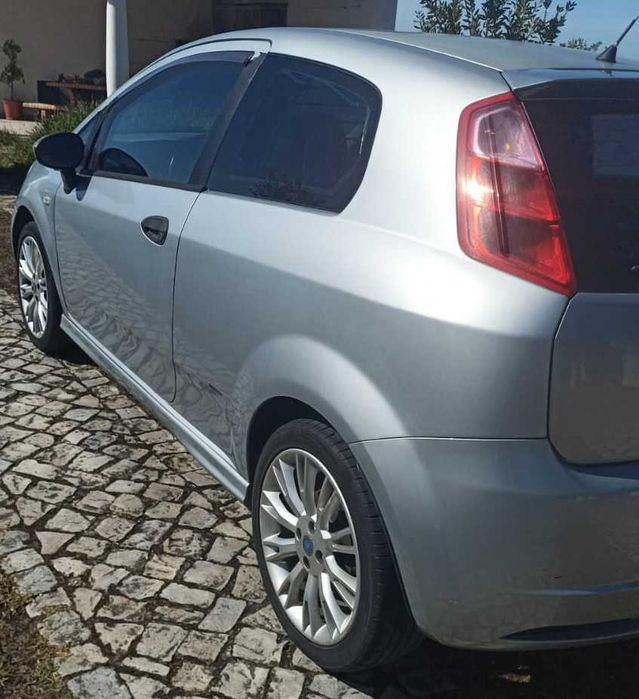 Grande Punto, Multijet. Comercial com bola de reboque.