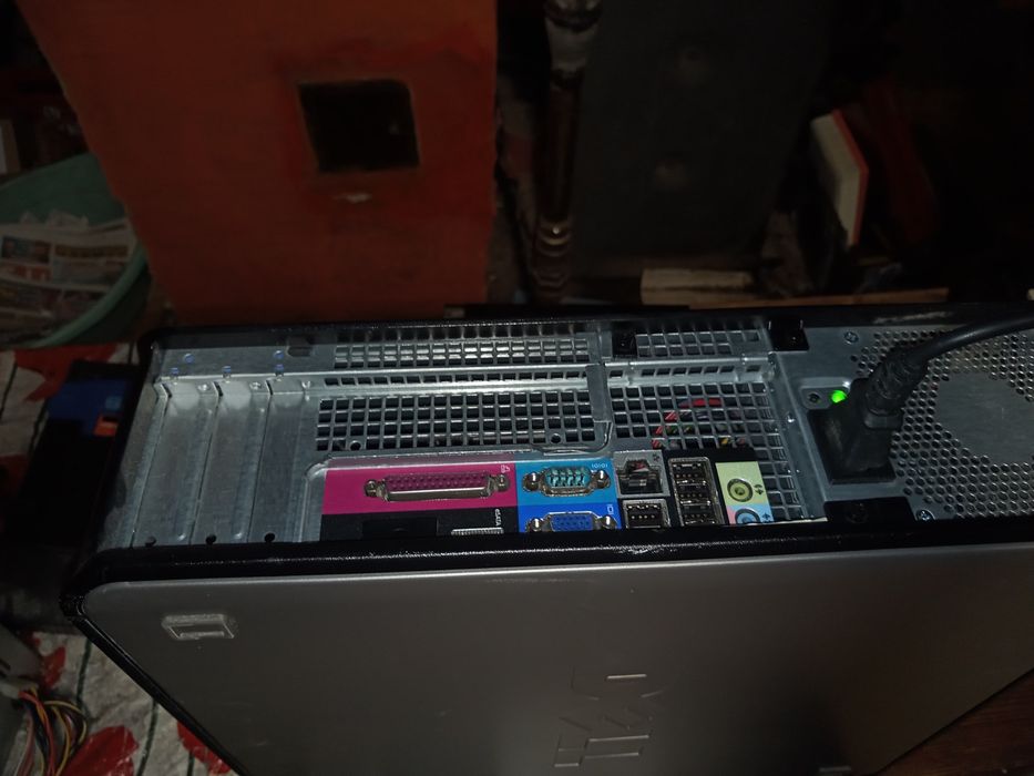 Komputer Dell Optiplex 780 z kablem
