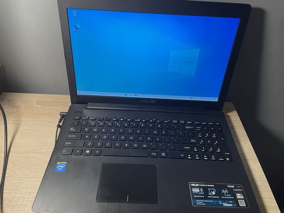 Laptop ASUS 15.6" do internetu/filmów – 4GB RAM / 500GB HDD