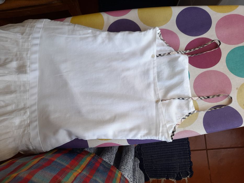 Vestido Burberry £ Camiseiro Metro