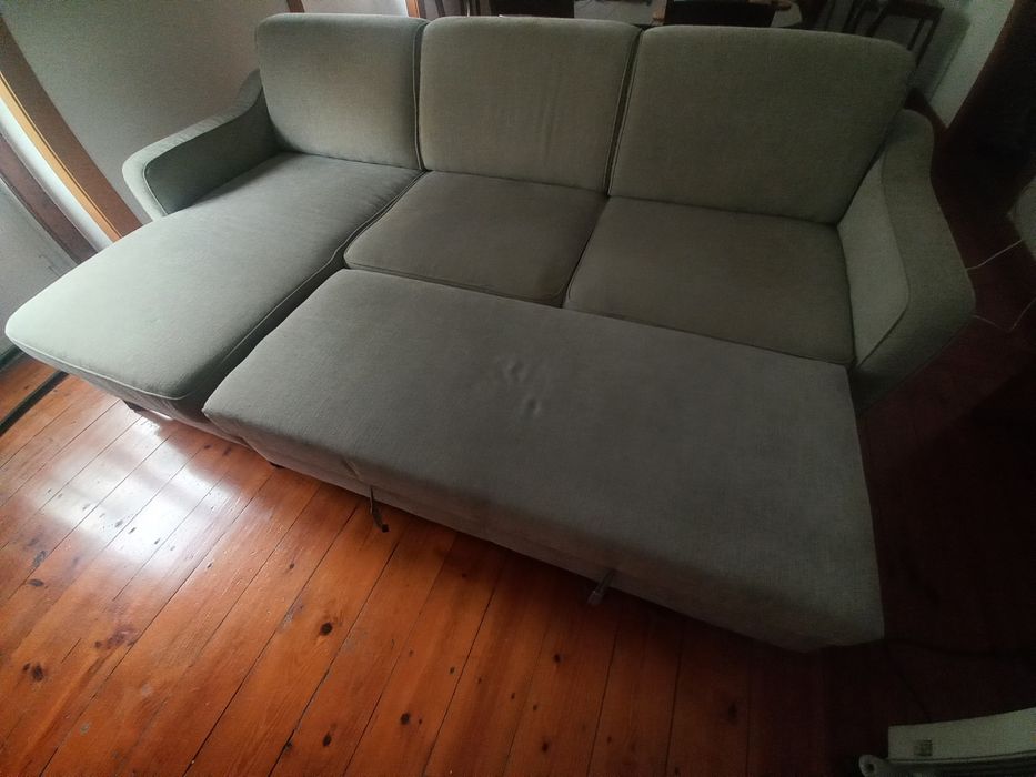 Sofá Conforama verde com 5 anos e pouco uso