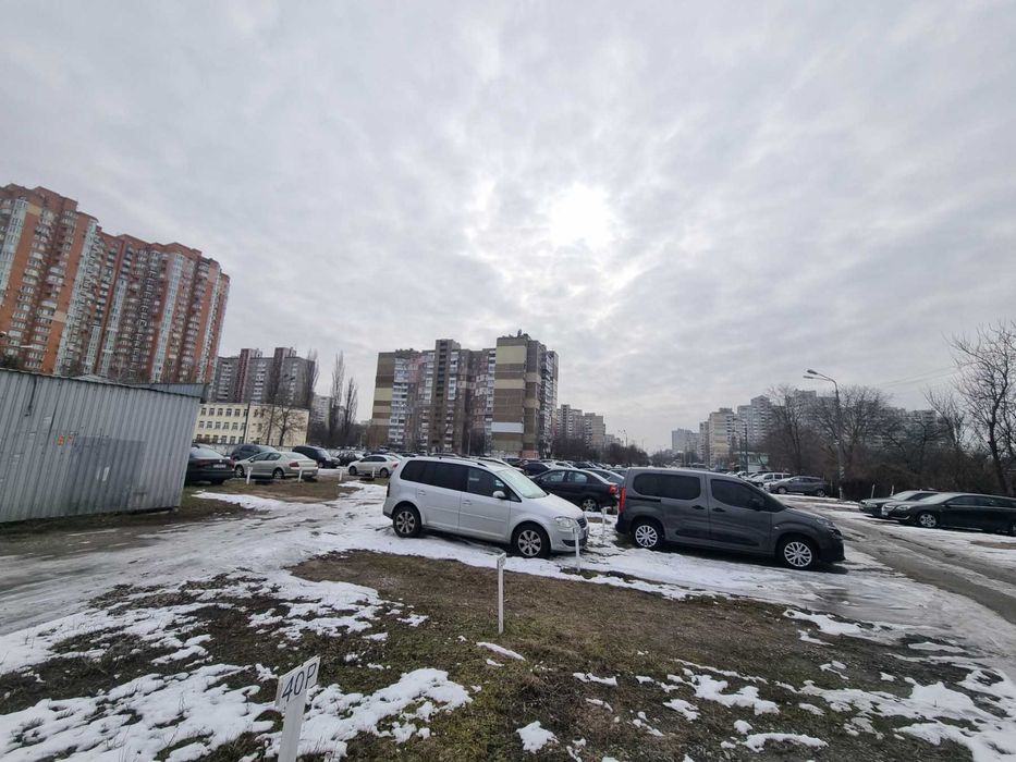 Здам в оренду паркомісця на вул. Чорнобильська, Осіння, від власника