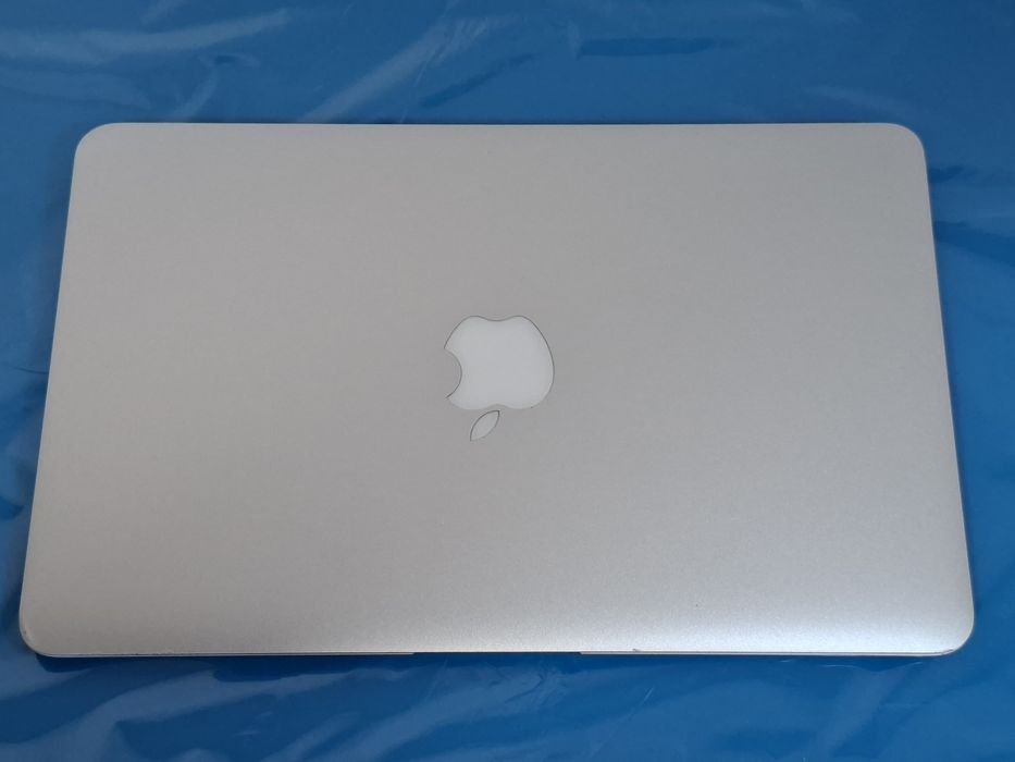 MacBook Air Ecrã Retina, Processador Intel Core i5 de núcleo duplo a 1,6 GHz | Disco SSD PCie de Alta Velocidade | MacOS Big Sur | Impecável