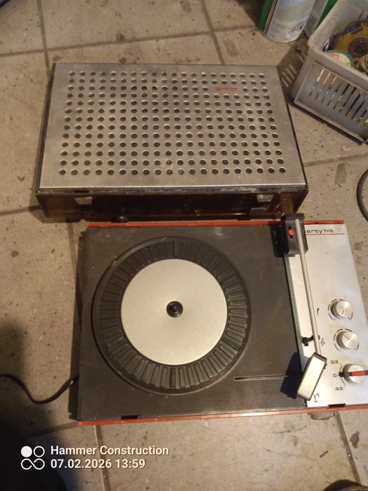 Gramofon Party Hit74 kręci działa ładny stan.