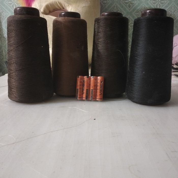 Нитки для швейных машин.