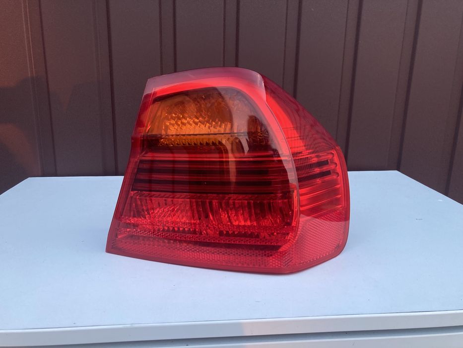 BMW e90 sedan lampa tylna prawa reflektor tylni prawy PRZED LIFTEM