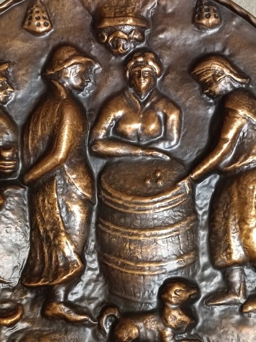 Продам медное панно "Игра в кости"