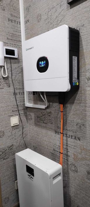 Гібридний інвертор Growatt SPF6000 ES Plus WiFi
