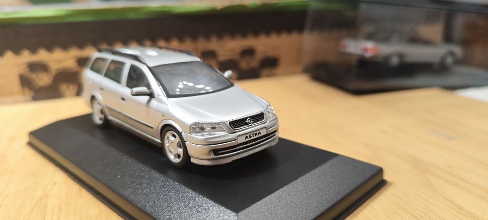 Opel Astra 1:43 schuco