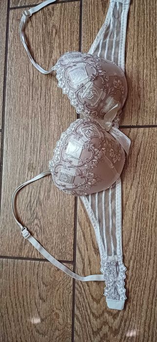 beżowo# kremowy biustonosz Balaloum w r. 80 B# push up