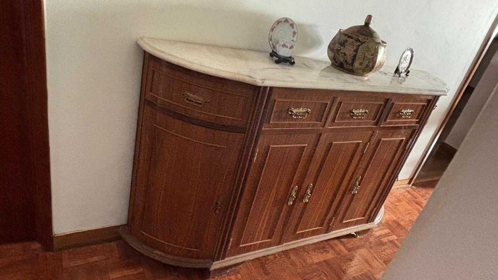 Mobiliário, Sapateira, Mesa de Sala e Espelho
