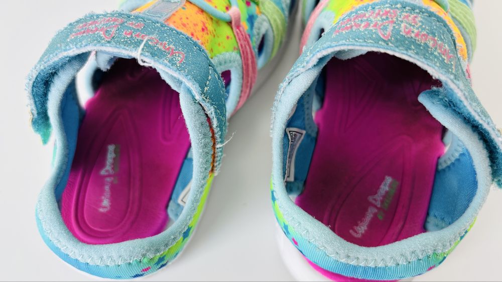 Sandálias SKECHERS tamanho 26 com LUZ