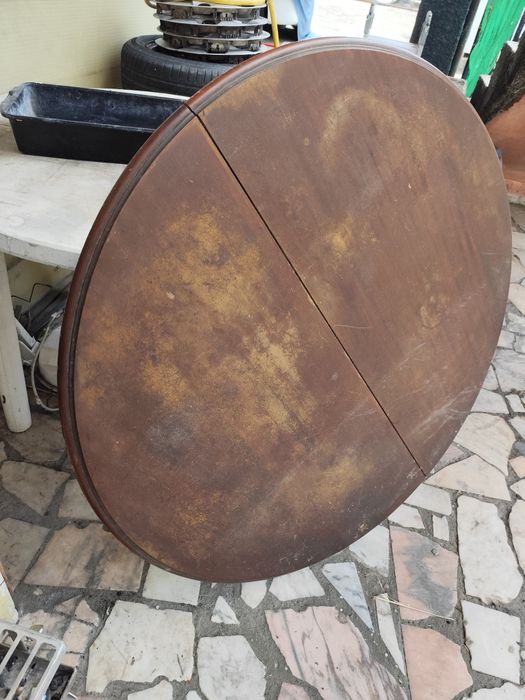 Vendo mesa estilo antigo. Madeira mocissa  30€