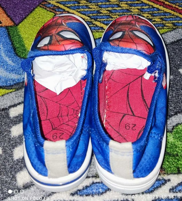 Kapcie z nadrukiem licencyjnym Marvel Spider-Man  29 r (18.5 cm).