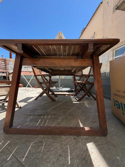 Mesa de madeira extensível de 180 a 240 cm com 4 cadeiras