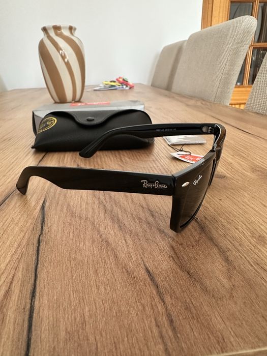 Óculos de Sol Ray-Ban Wayfarer Pretos - Novos e Embalados
