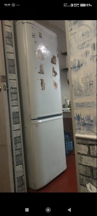 Холодильник Hotpoint Ariston на половину робочий