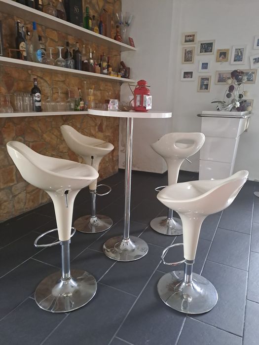 Conjunto Balcão, Mesa e 6 Bancos