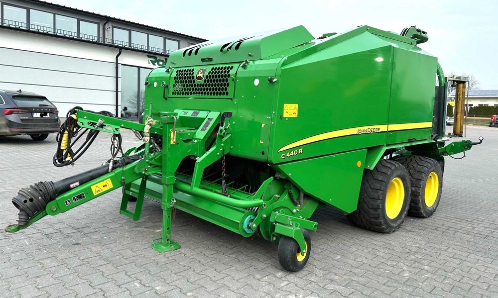 Prasoowijarka John Deere C 440 R (McHale Fusion 2,3 kuhn )