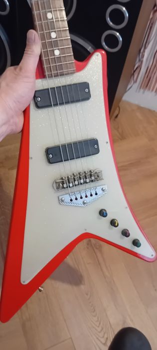 Gitara Kosmos Defil