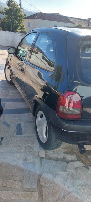 Carro de andar  diariamente  , e económico