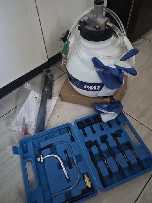 Pompa do wymiany oleju w automatycznych skrzyniach  biegów z adapterami