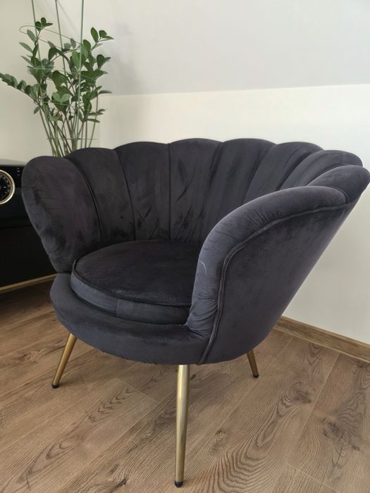 Stylowy fotel muszelka