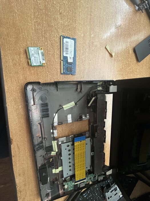 Нетбук Asus по запчастям оперативная память
