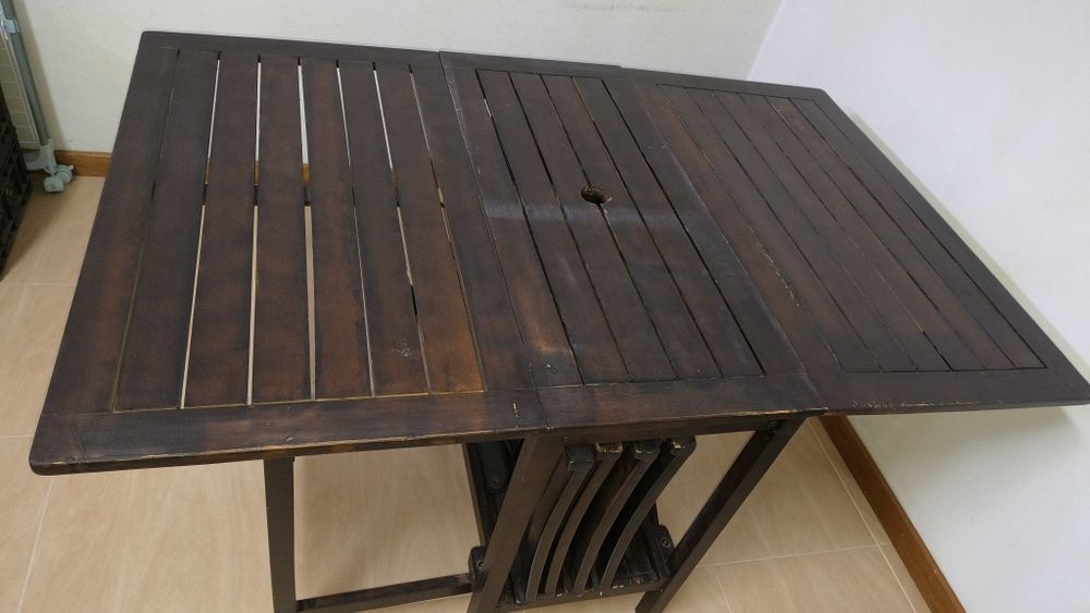 Mesa de jardim em madeira com 4 cadeiras