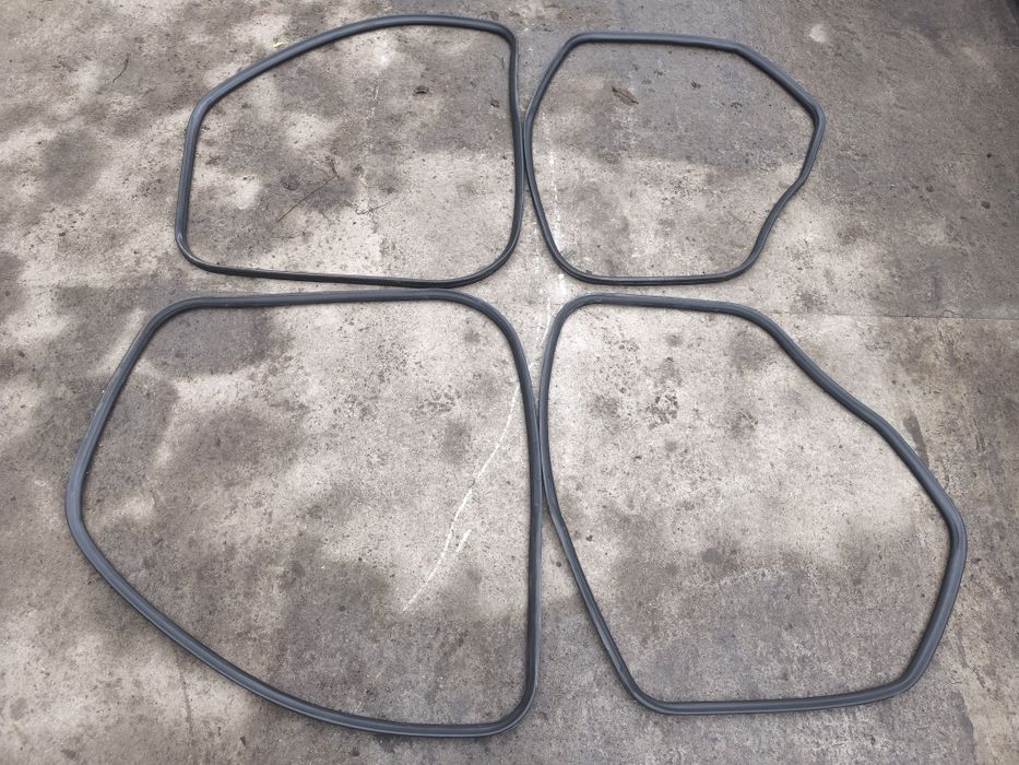 Продам уплотнители дверей на audi a4 b5