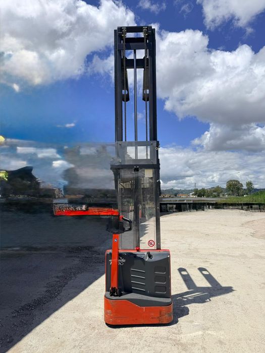 Stacker linde l 10