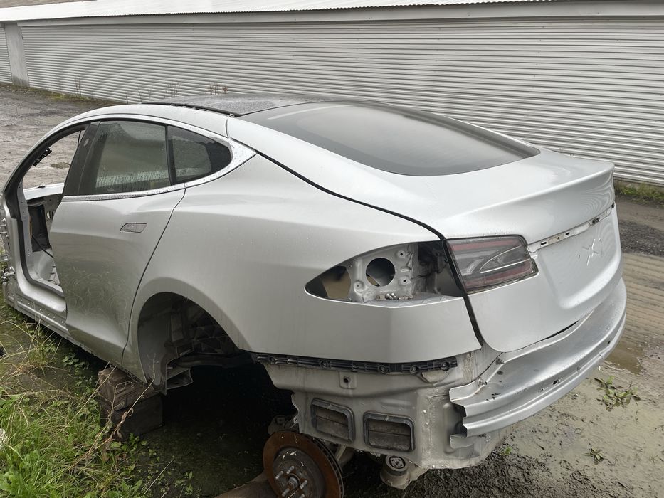 Кузовні запчастини Tesla S 13-2020р