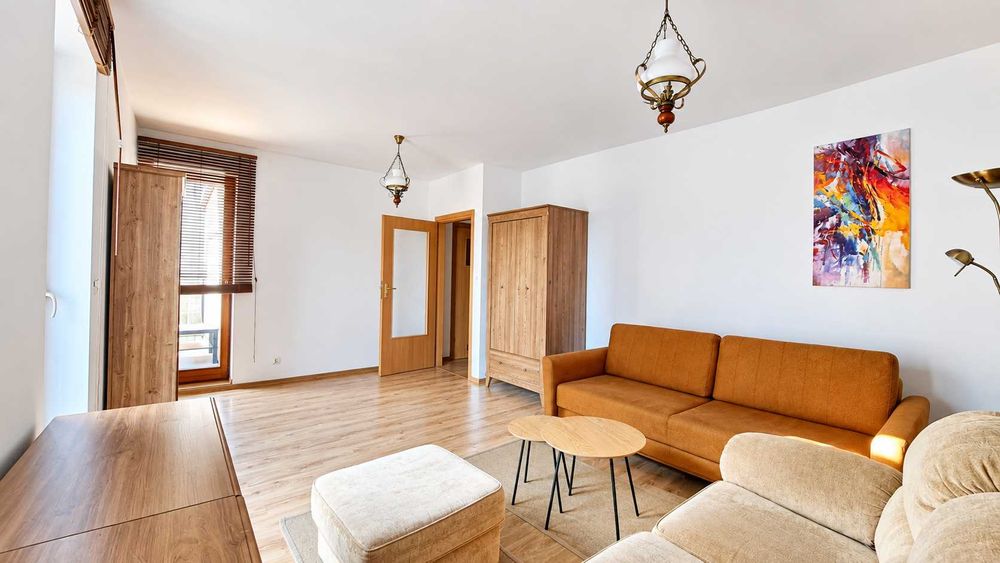 2 osobne pokoje z oddzielną kuchnią, balkon, winda!