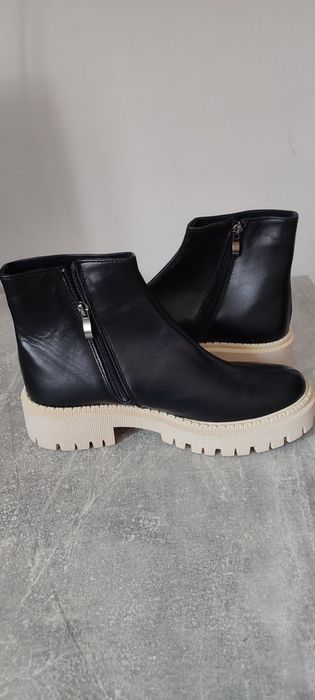 Осінні. Розмір 40. Натуральна кожа. Нові.