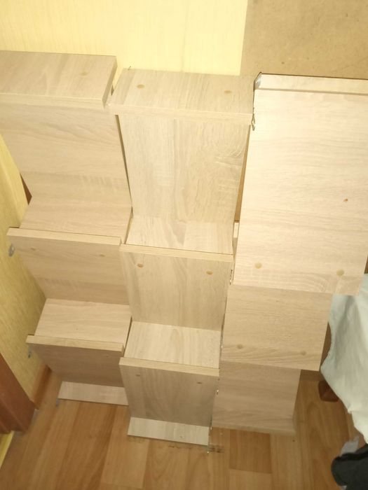Продаються полички у вигляді сходинок