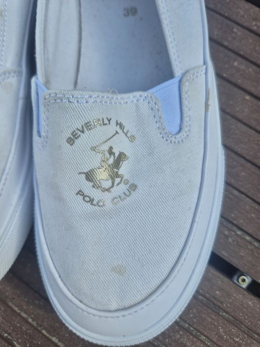 Białe polo club tenisówki