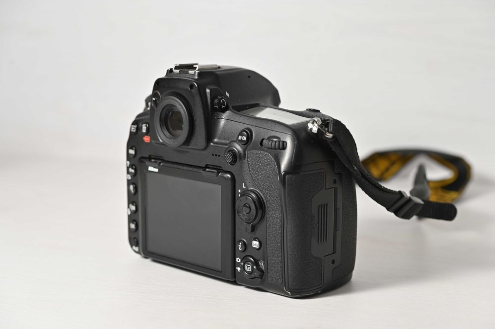 Продам Nikon D850 у відмінному стані!