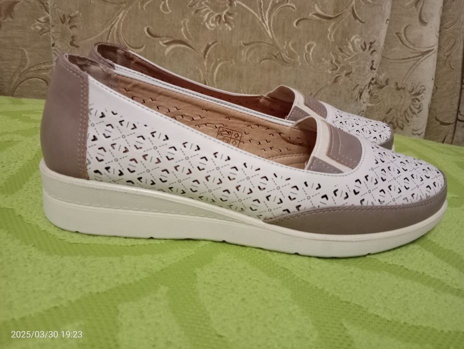 Продам женские туфли