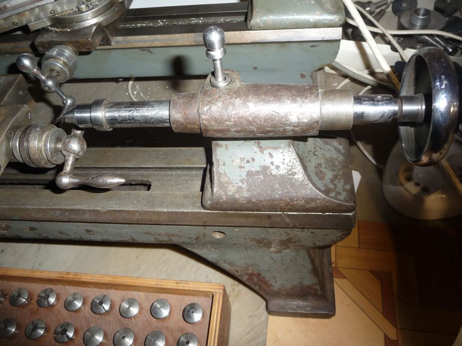 Настольный токарный станок