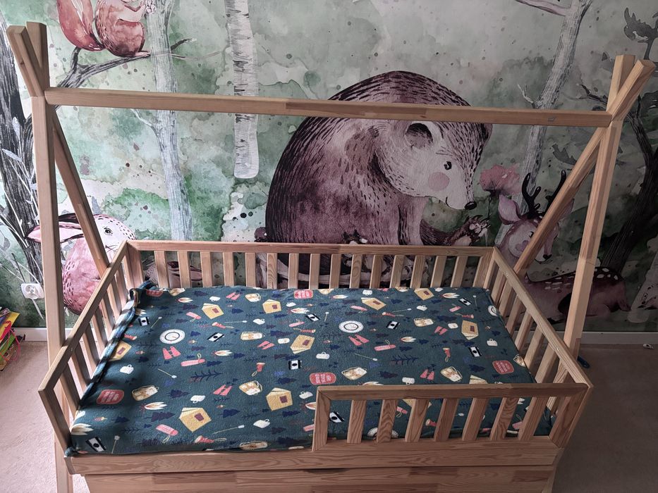Łóżko dziecięce  tipi z barierką i szufladą